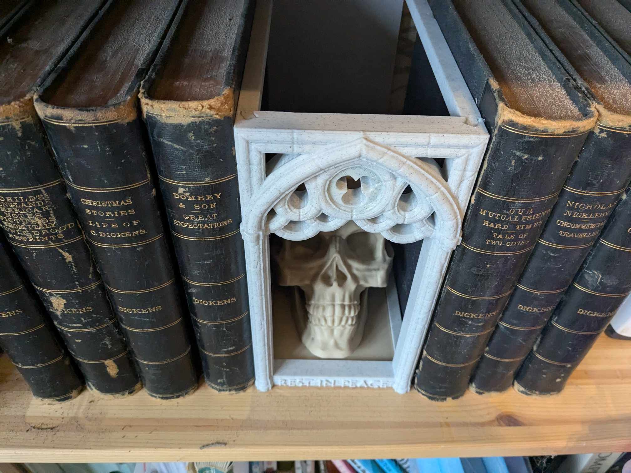 Large Skull Book Nook, Gothic Skull, Halloween Lovers, Gothic Gift, Spooky Bookshelf